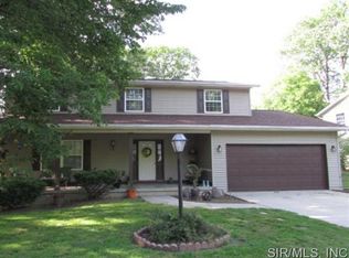 4702 Brecht Ln, Godfrey, IL 62035