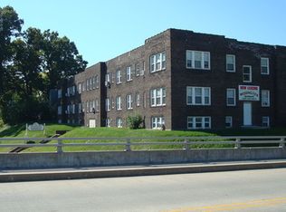 1215 15th St APT 212, Moline, IL 61265