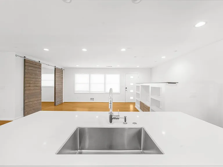 2420 Cove Cir — Photo 24