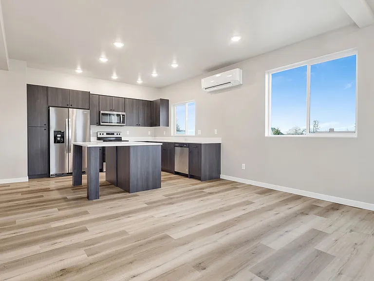 343 Martin St — Photo 13
