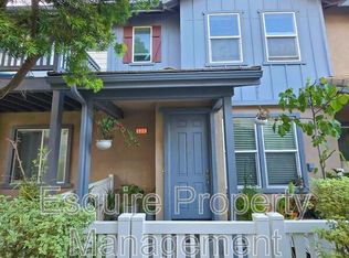 320 Harbor Breeze Dr, Port Hueneme, CA 93041