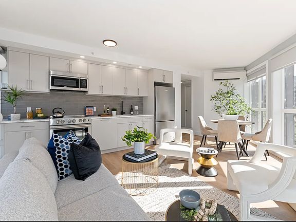 2nd image of 5 Stuyvesant Pl #5F