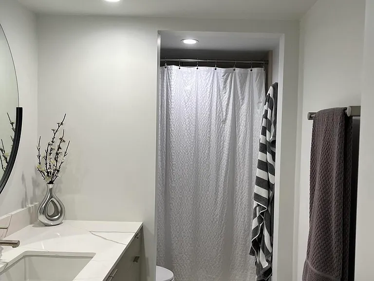 5651 N 79th St #6 — Photo 31