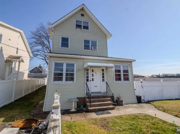 140 Clinton Pl, East Rutherford, NJ 07073