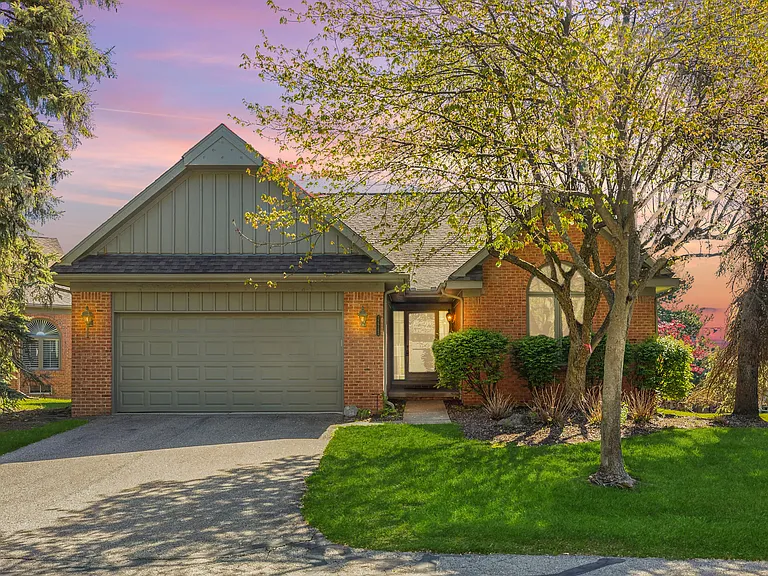 37743 Avon Ln — Photo 1