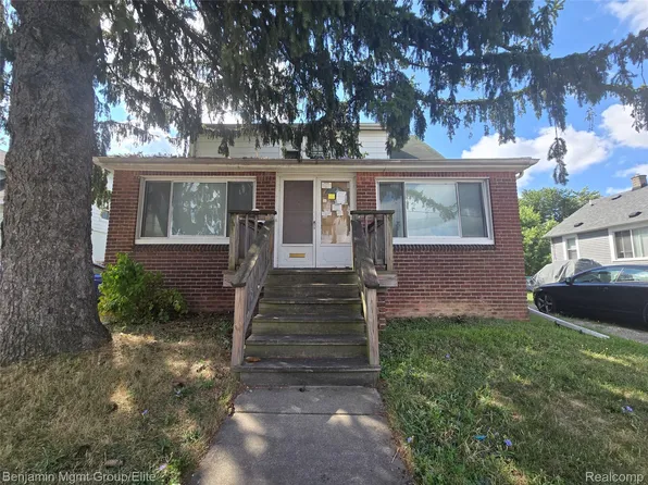 16504 E Ten Mile Rd, Eastpointe, MI 48021
