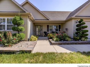2406 Pine Tree Dr, Taylorville, IL 62568