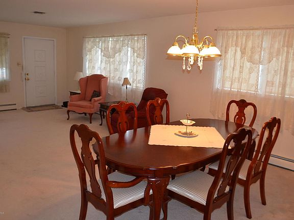 4th image of 8 Georgetown Dr