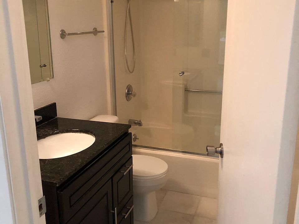1st image of 22820 Parkhill Ct