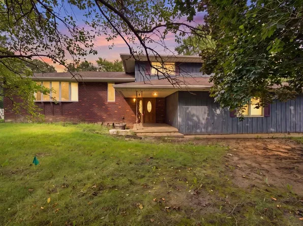 13 Timber Ridge Dr, Fairbury, IL 61739