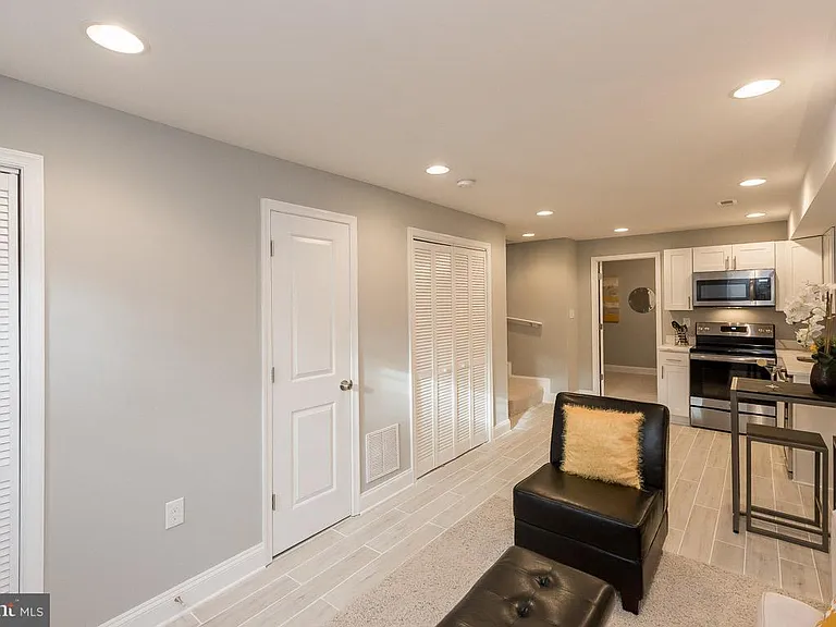 951 Jefferson St NE — Photo 6