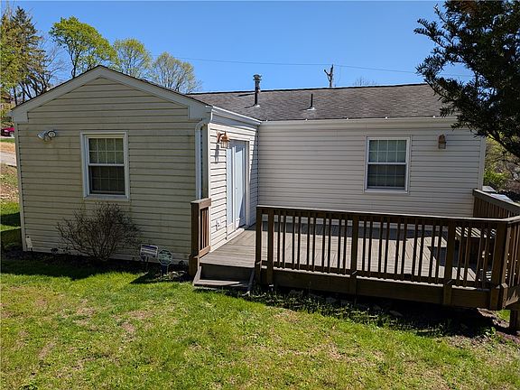 3rd image of 105 Ramage Rd
