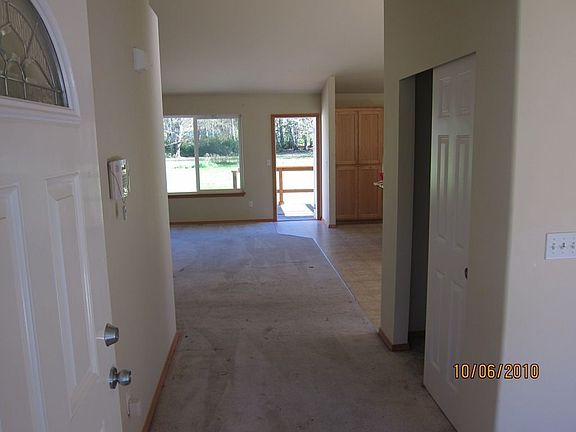 Vaulted Ceilings Let in Lots of Light