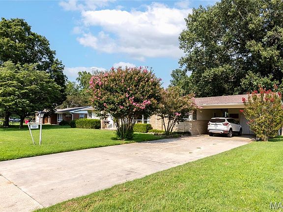3rd image of 920 Hawthorn Dr