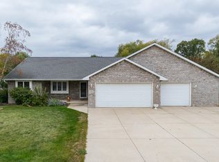 1901 Sherry Ln, Kaukauna, WI 54130