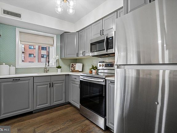 4th image of 3220 S 28th St APT 202