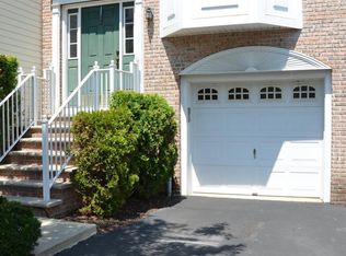 17 Dogwood Ln, Phillipsburg, NJ 08865