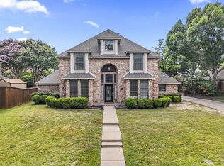 131 Sandy Creek Dr, Desoto, TX 75115