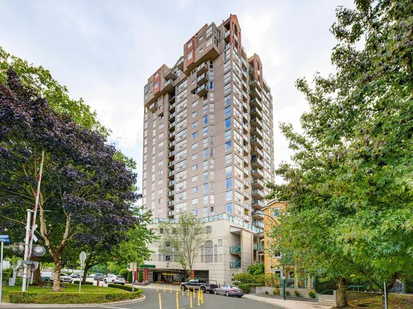 10 Laguna Ct #2205, New Westminster, BC V3M 6W3