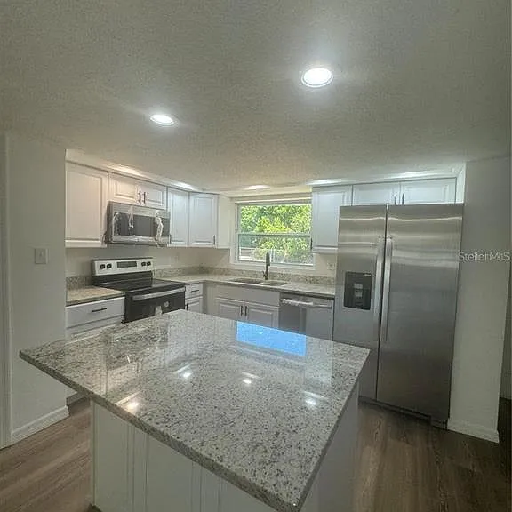 1539 Roselawn St SW — Photo 2