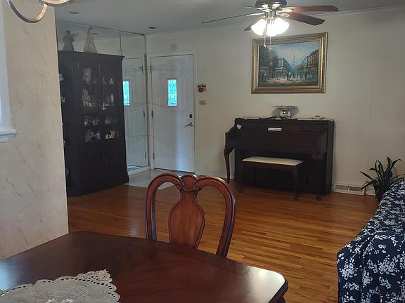 4th image of 364 Armstrong Ave