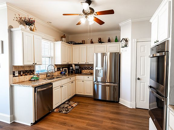 4th image of 2211 McAlpin Rd