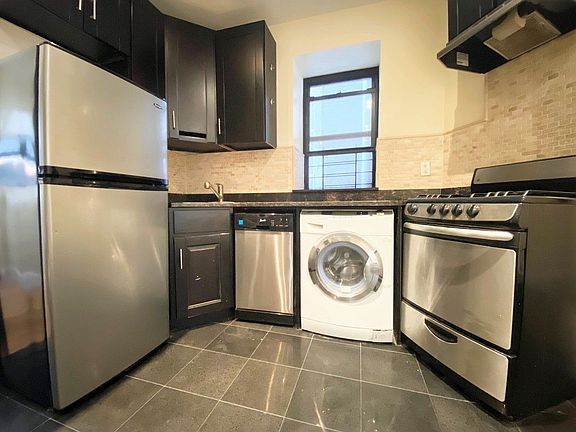 4th image of 15 W 107th St APT 4