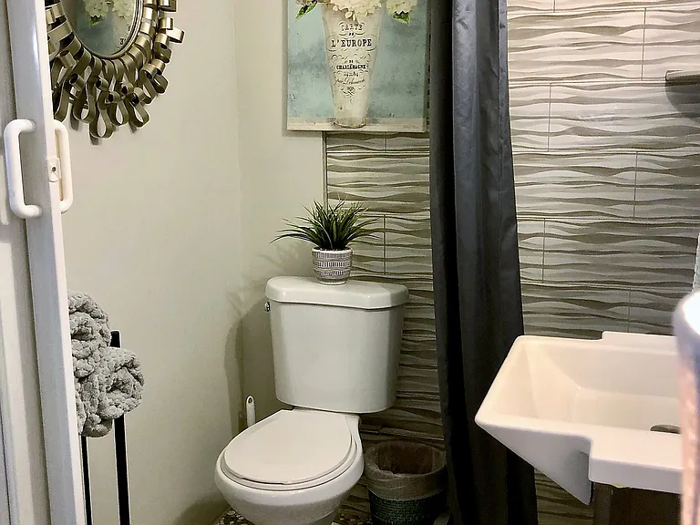 1235 Oak St NE #1 — Photo 4