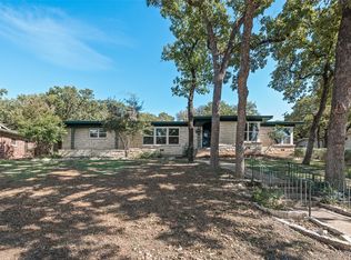 1717 Vinewood St, Fort Worth, TX 76112