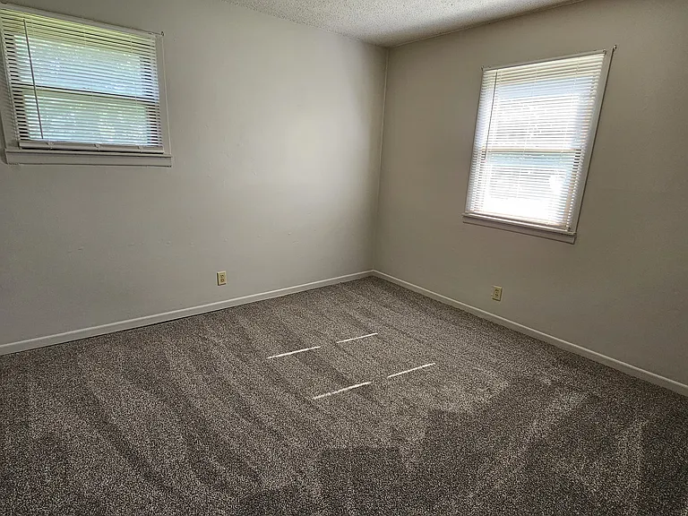 702 Sherbrooke Dr #4 — Photo 13