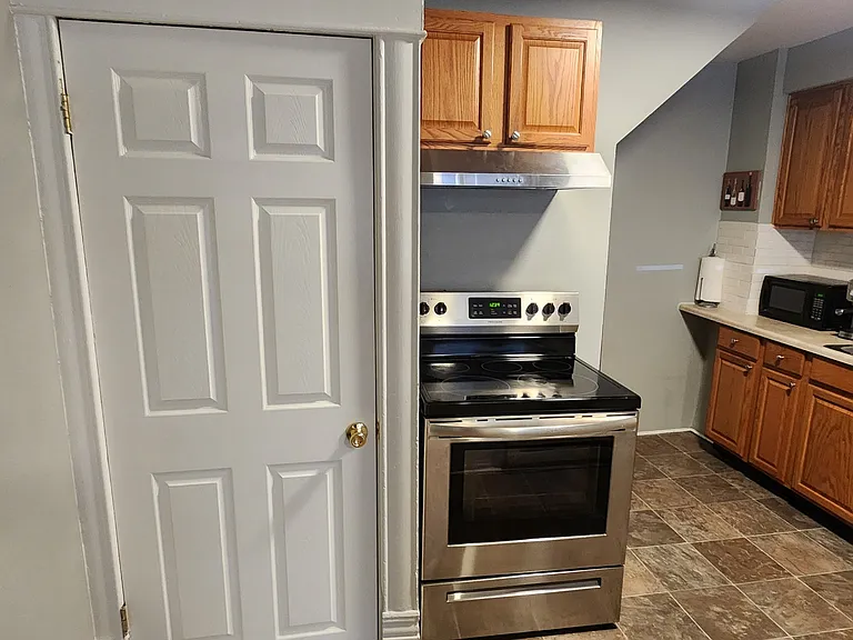 712 N 9th St #5 — Photo 5