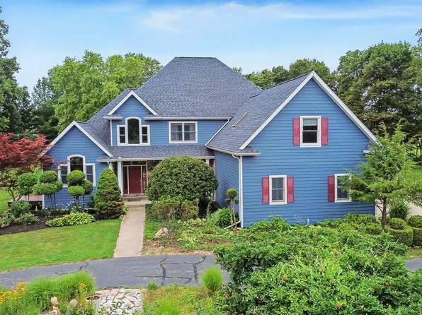 5240 Stockbridge Ct, Saint Joseph, MI 49085