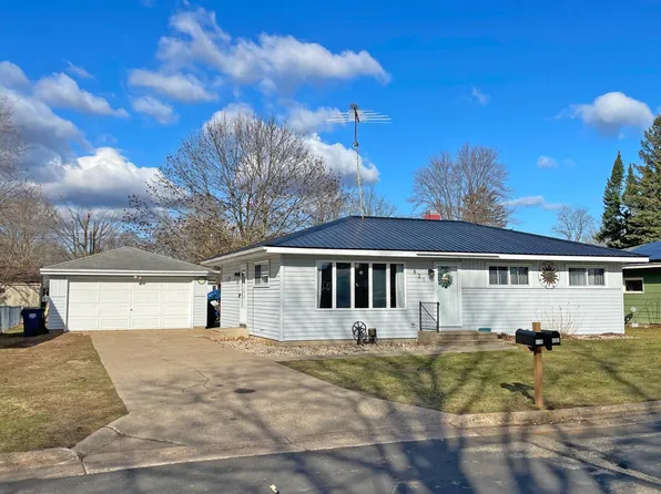 821 NE 3rd St, Marion, WI 54950
