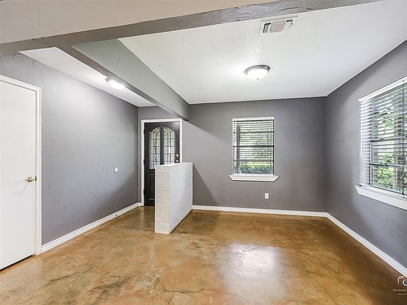 4th image of 2118 Chippendale Dr