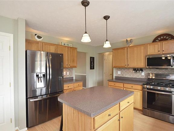 5th image of 63 Carrie Marie Ln