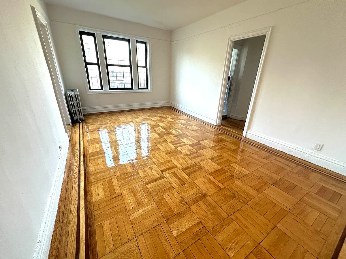 Building Photo - 147 W 230th St #6H