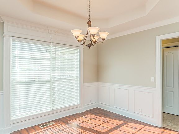 4th image of 220 Gatewood Dr