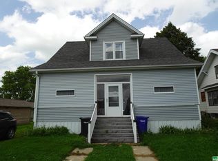 106 E 4th St, Sanborn, IA 51248