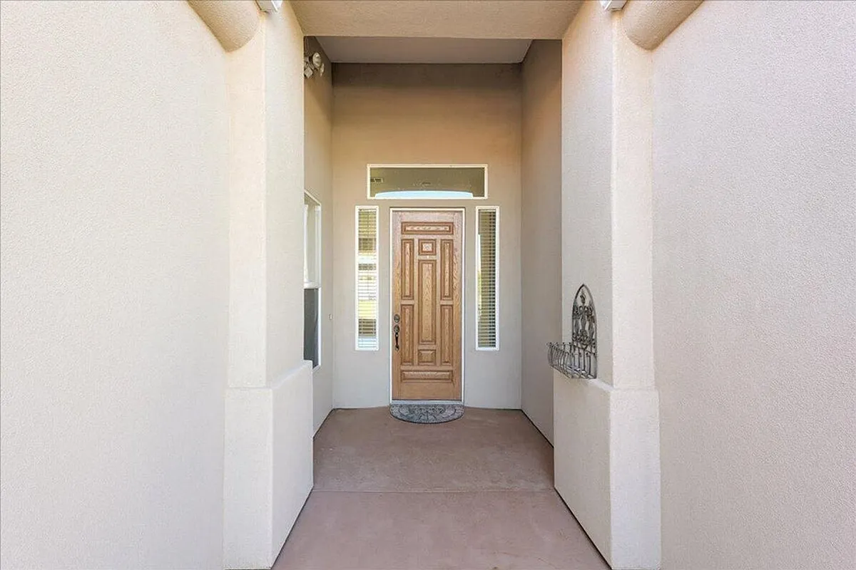 Building Photo - 1031 W Hillview Dr
