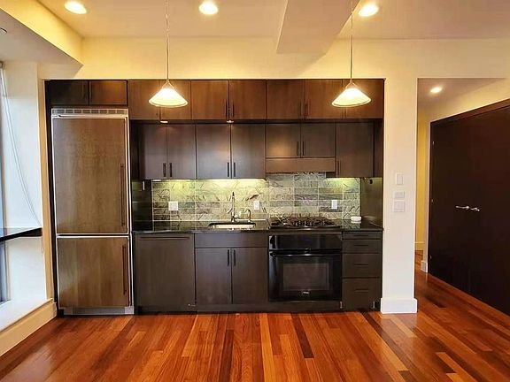 4th image of 150 Myrtle Ave 1901 #1901