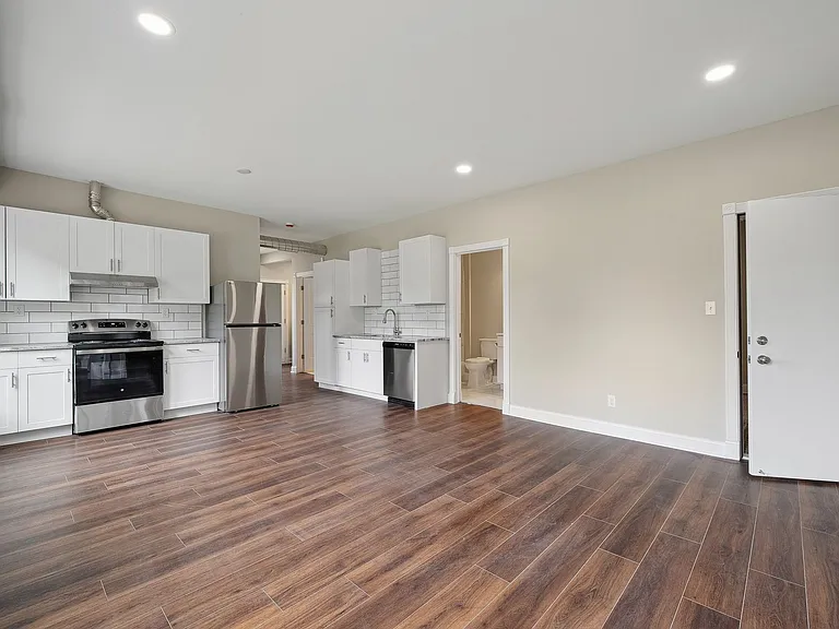 68 E Philadelphia St — Photo 5