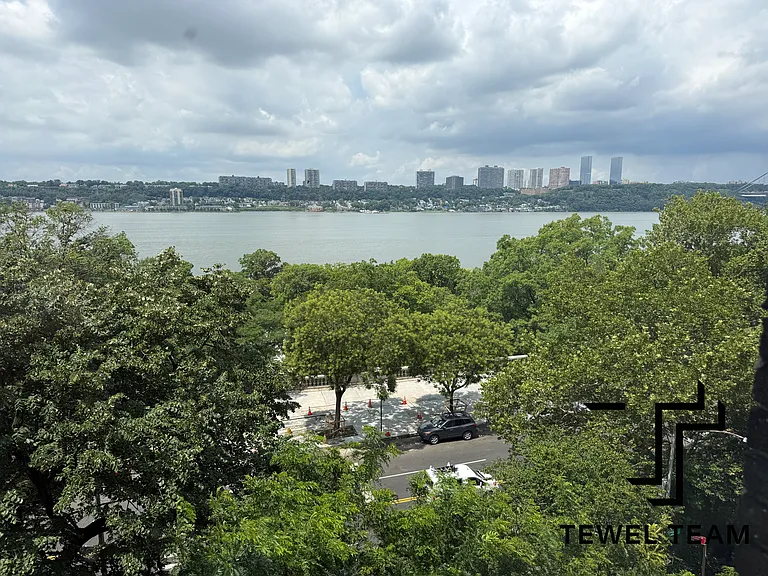 736 Riverside Dr #4BB — Photo 2