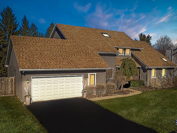 3rd image of 490 Jennifer Ln