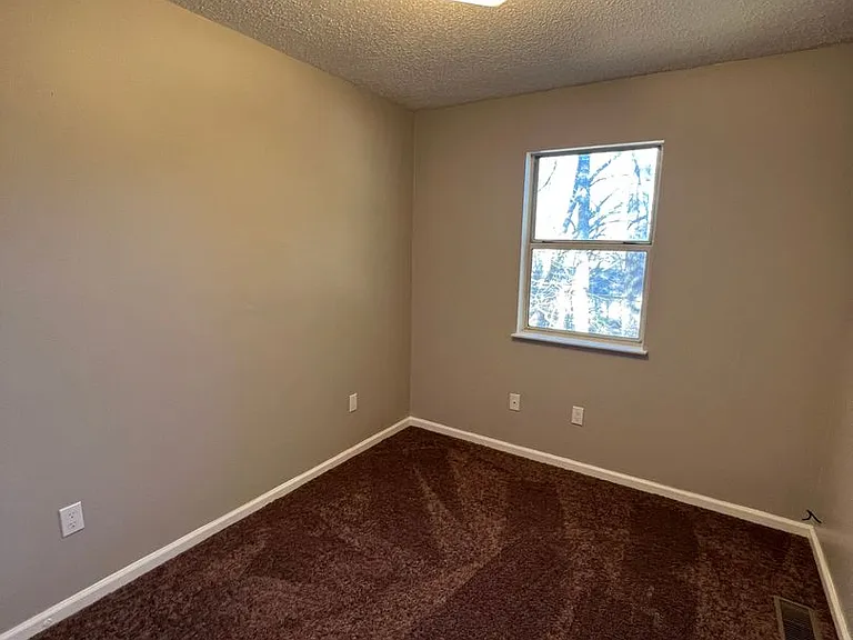 154 W Peach St — Photo 5