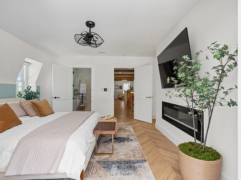 3335 E Ocean Blvd — Photo 47