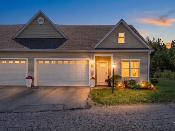 843 Ledgewood Way #843, Clinton, MA 01510