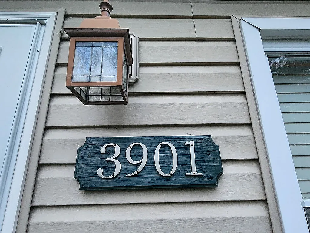 3901 N Park Dr photo 1
