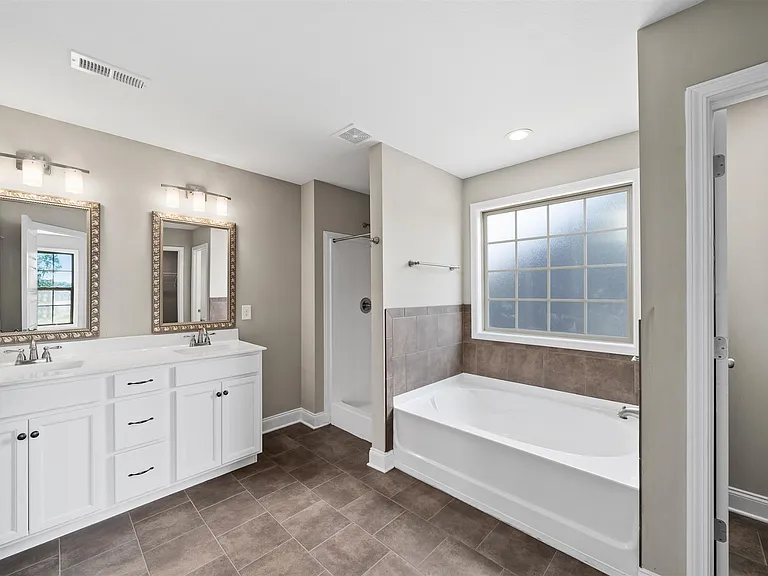 1277 Bailywick Dr E — Photo 5
