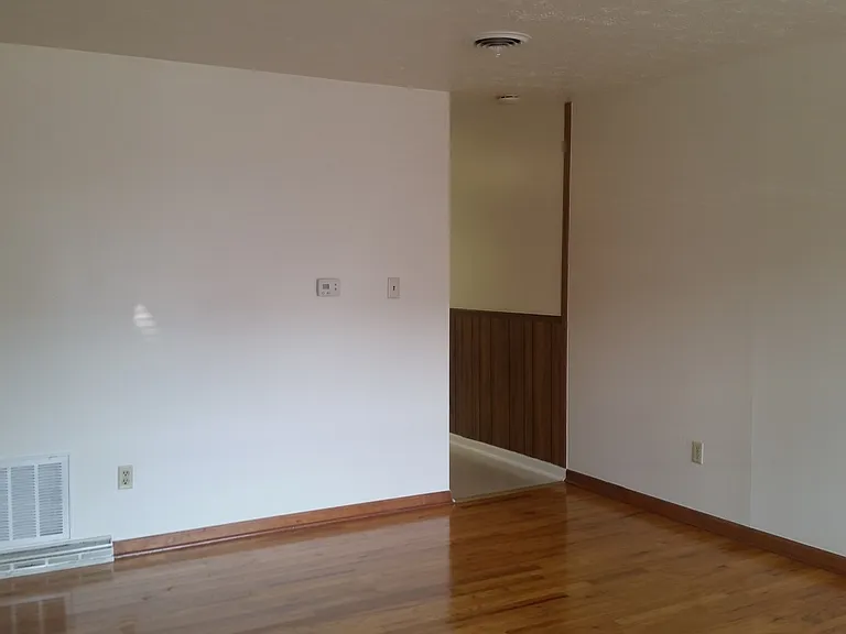 900 Colonial Vlg — Photo 2