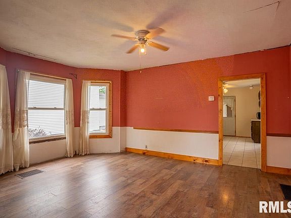 3rd image of 308 W Fremont St